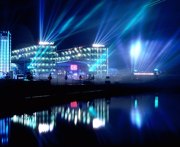 Hauptbahnhof Berlin: Die Lichtproben vor der Eröffnungsfeier im Mai 2006.