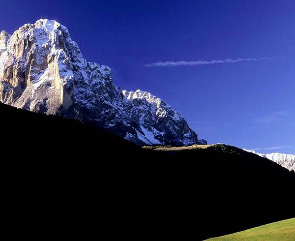 Nach einer Woche Dauerregen ist der Blick auf den Langkofel kristallklar.