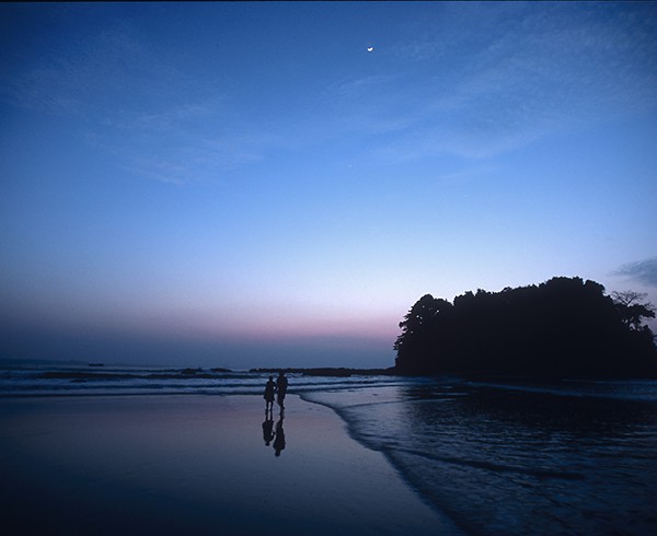 Die Liebesinsel am Strand von Ngwe Saung ist beliebtes Ausflugsziel junger Paare.