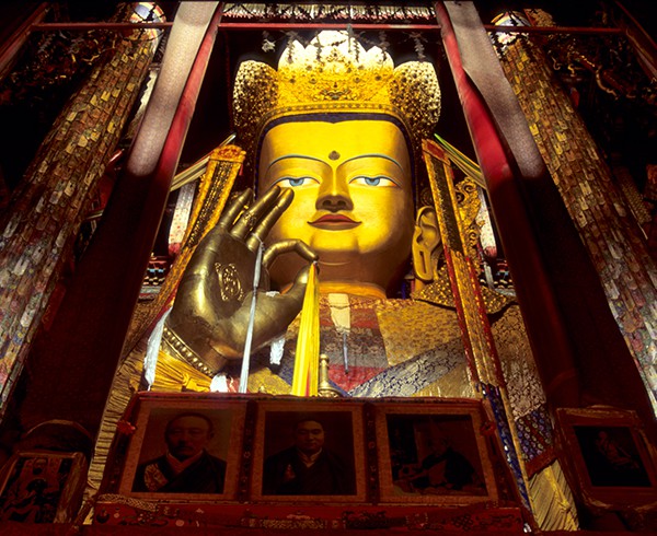 Der 26 Meter hohe Maitreya-Buddha in der Klosterstadt Tashilunpo, Shigatse.