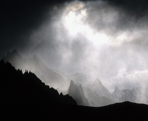 Wetterwechsel am Kongmaru-La in den Bergen von Ladakh.